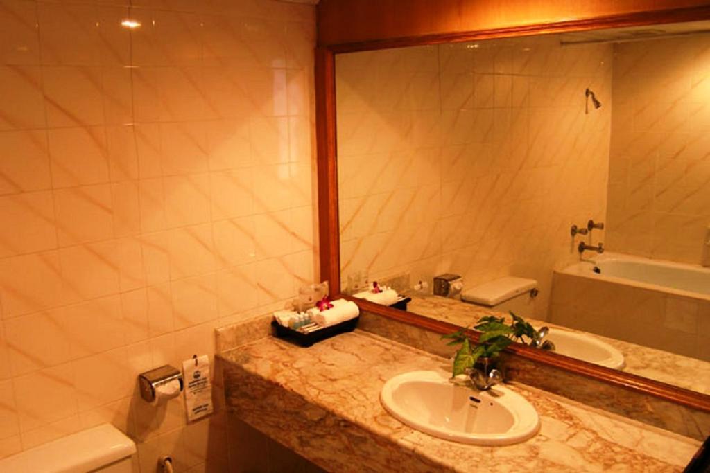 Phuket Golden Sand Inn - Sha Extra Plus Karon Room photo